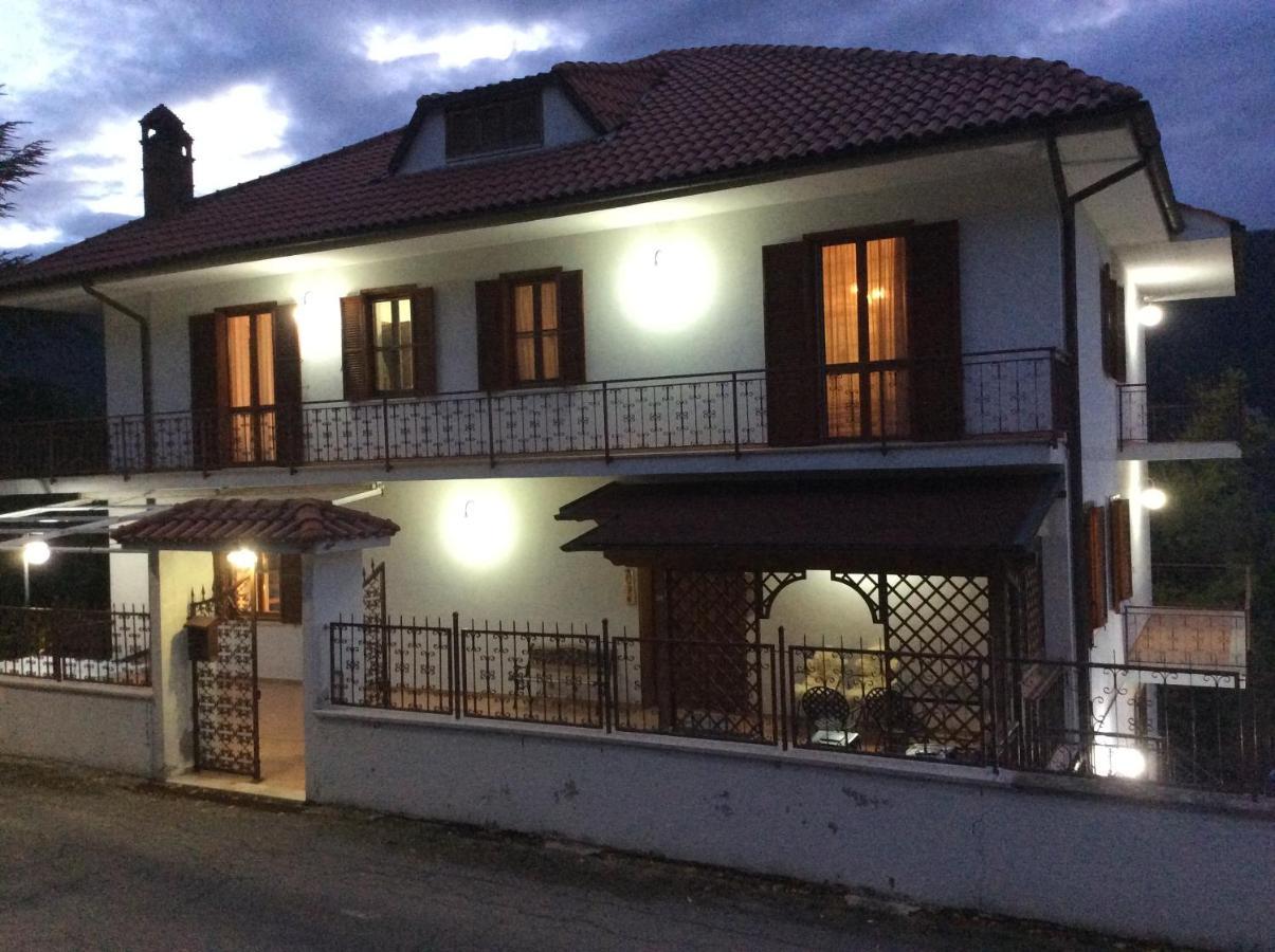 B&B Rox E Claudia Lugnola Zewnętrze zdjęcie